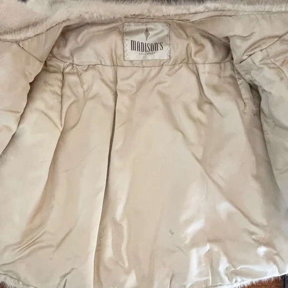 Vintage Madison’s Store Cream Cape Luxurious Faux Fur - Picture 7 of 10